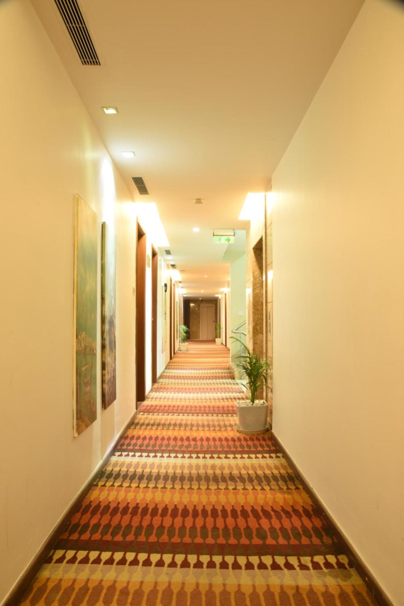 Hotel Riverview Ahmedabad Buitenkant foto