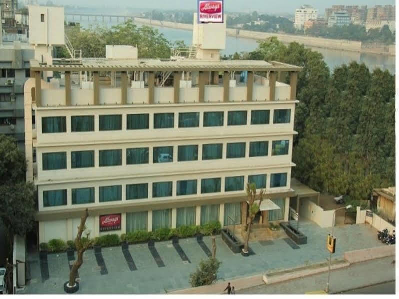 Hotel Riverview Ahmedabad Buitenkant foto